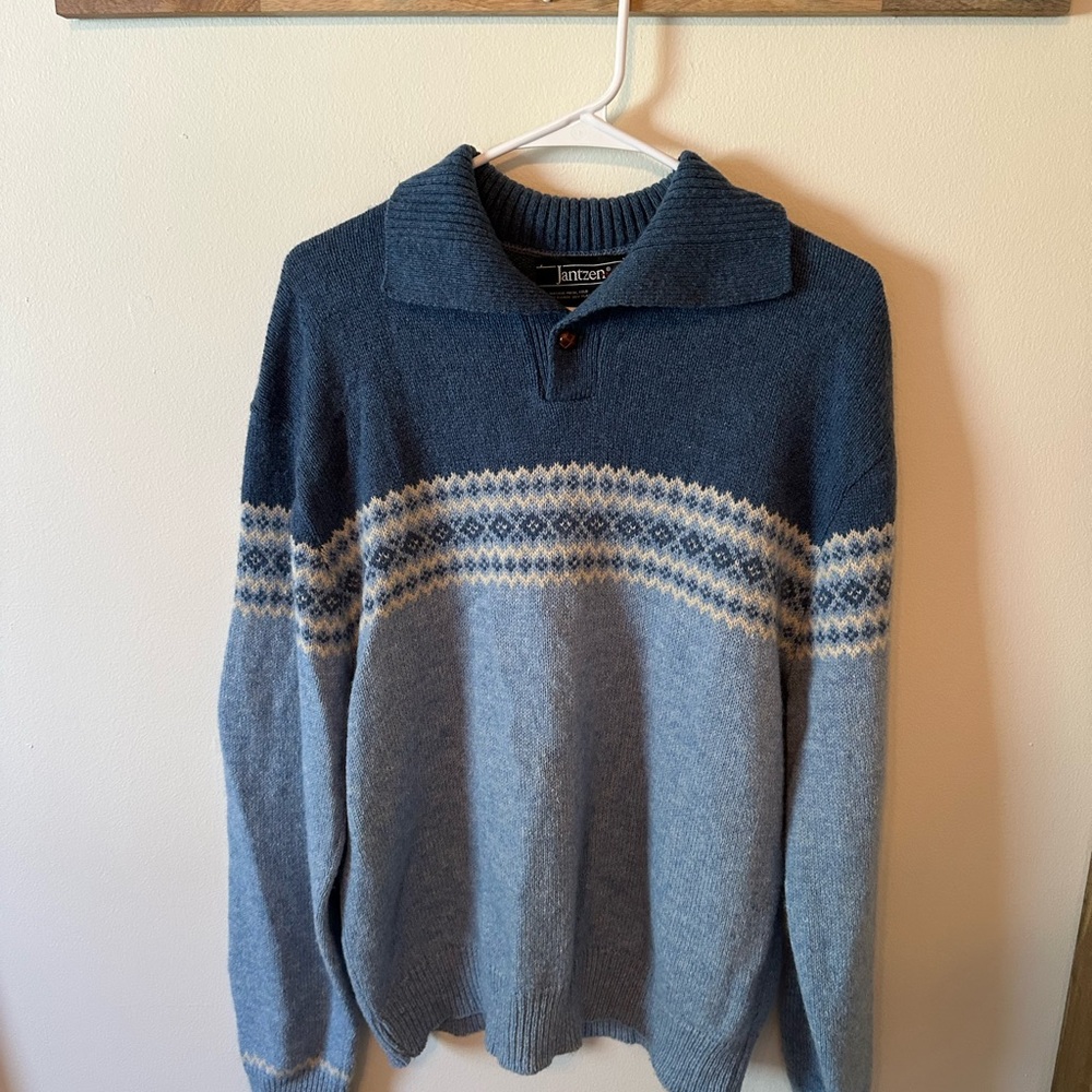 Jantzen Men's Blue and Cream Crewneck Sweater